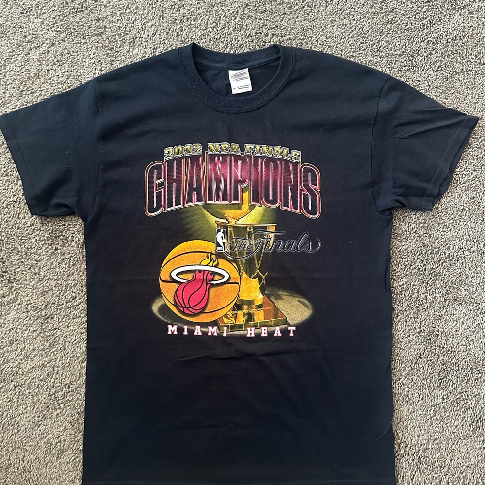 Miami Heat 2012 2013 Finals Back2Back Champions Black Short Sleeve T Shirt M
